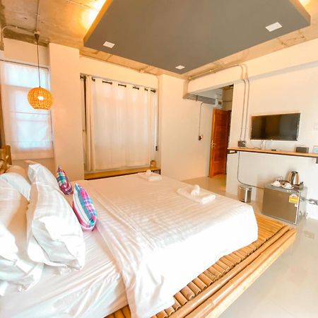 Luck Esan Loft Hotell Ubon Ratchathani Exteriör bild