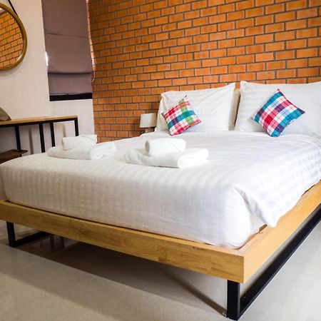 Luck Esan Loft Hotell Ubon Ratchathani Exteriör bild