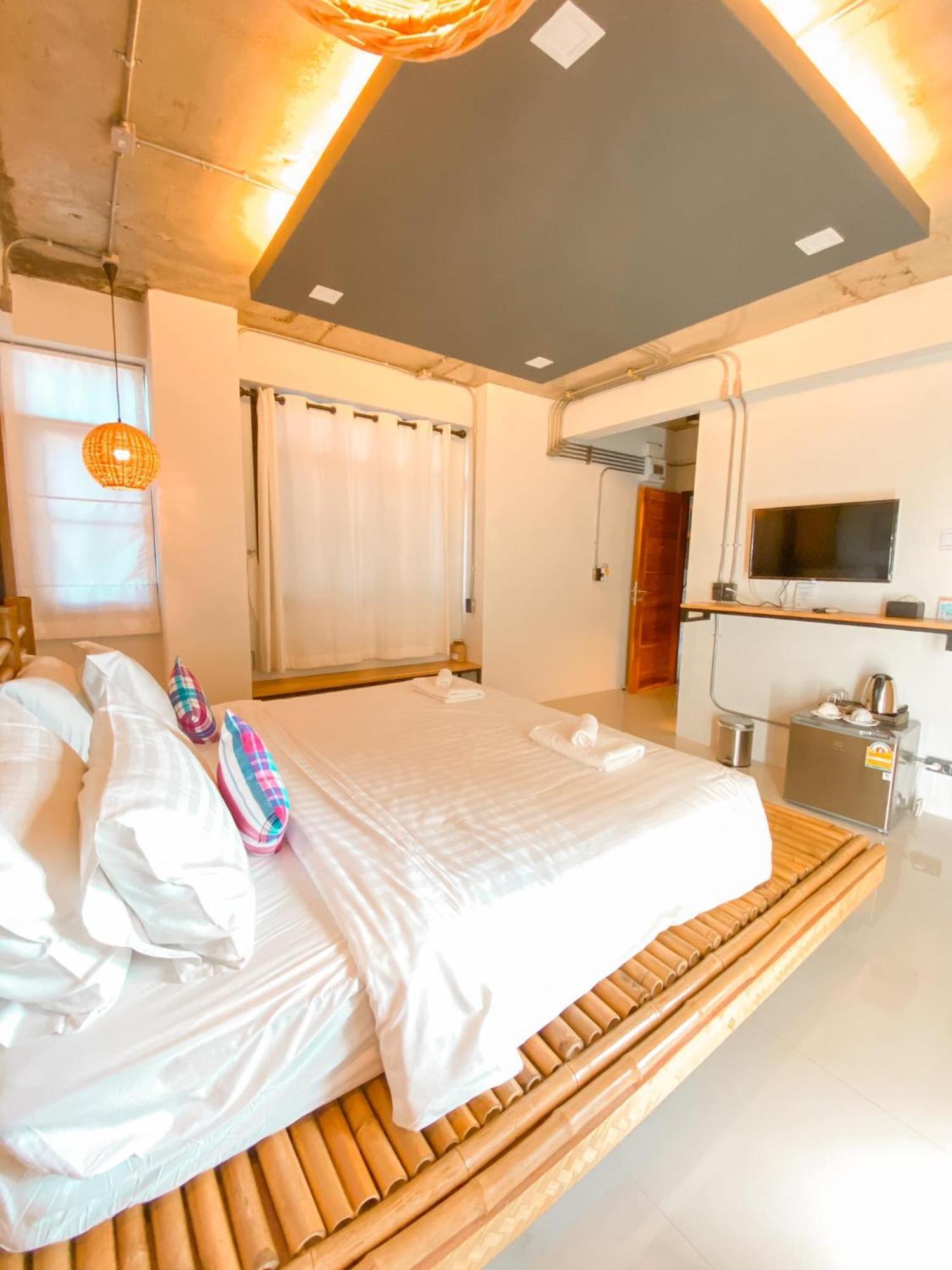 Luck Esan Loft Hotell Ubon Ratchathani Exteriör bild