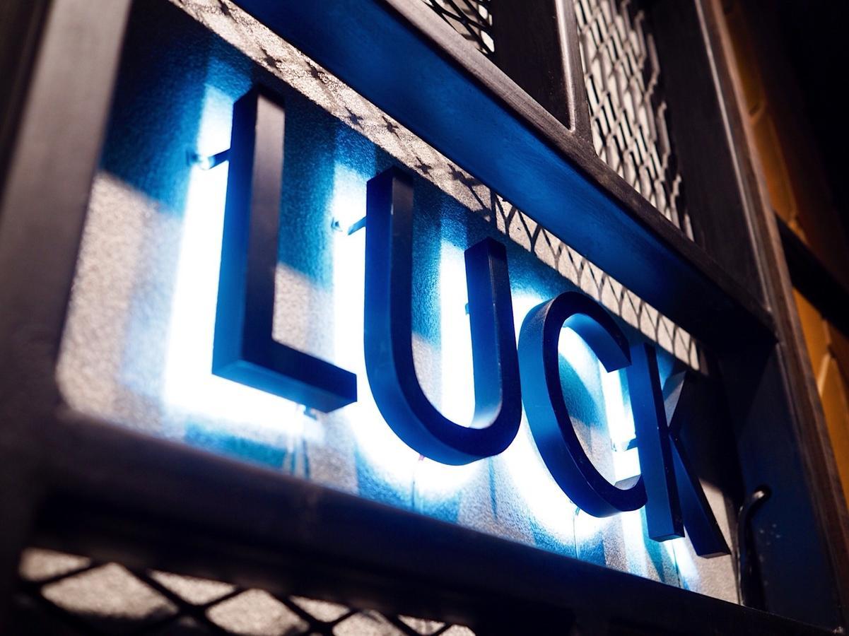 Luck Esan Loft Hotell Ubon Ratchathani Exteriör bild