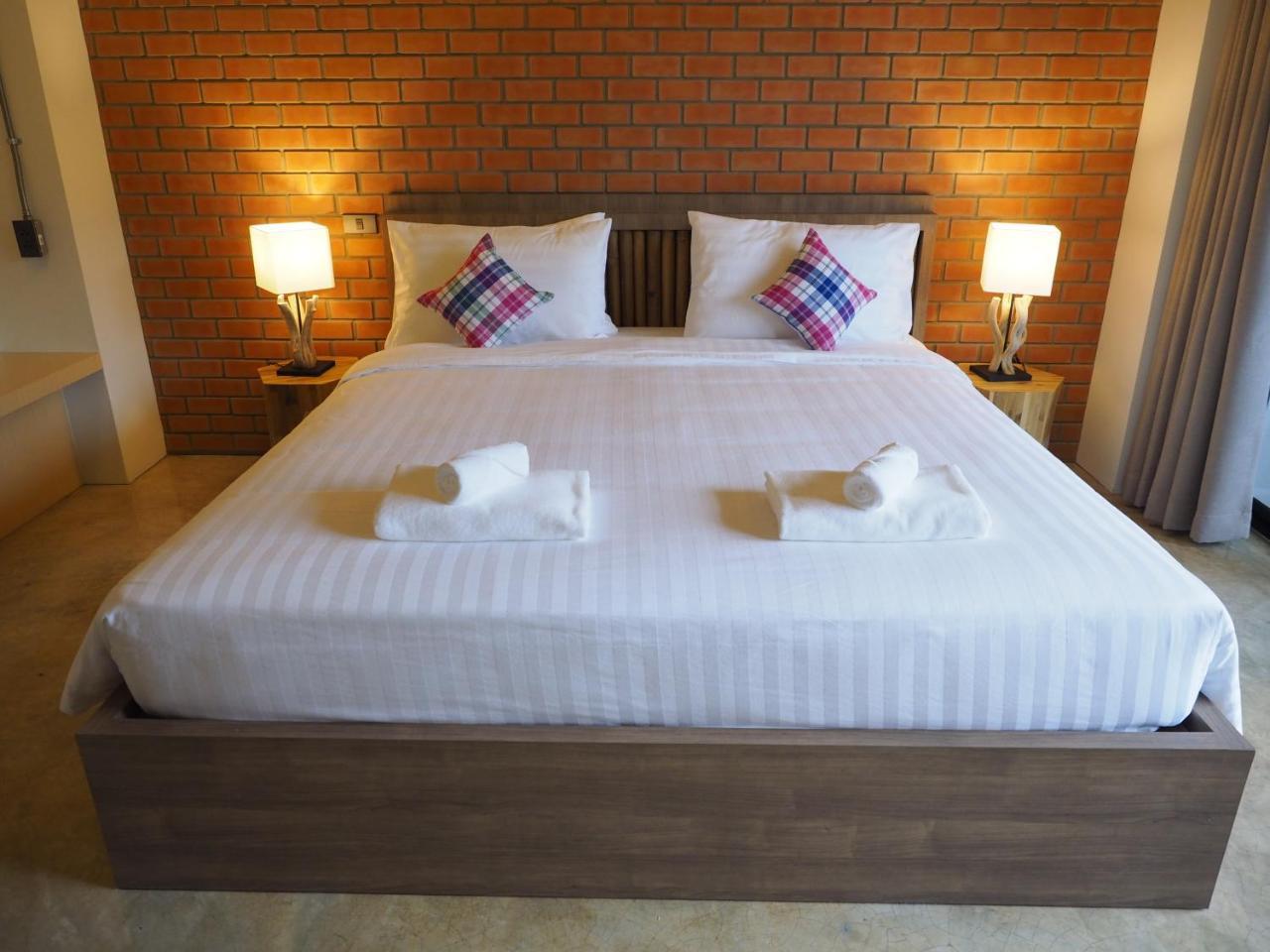 Luck Esan Loft Hotell Ubon Ratchathani Exteriör bild
