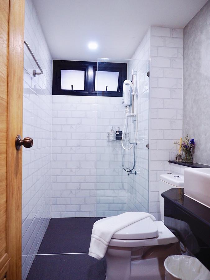 Luck Esan Loft Hotell Ubon Ratchathani Exteriör bild