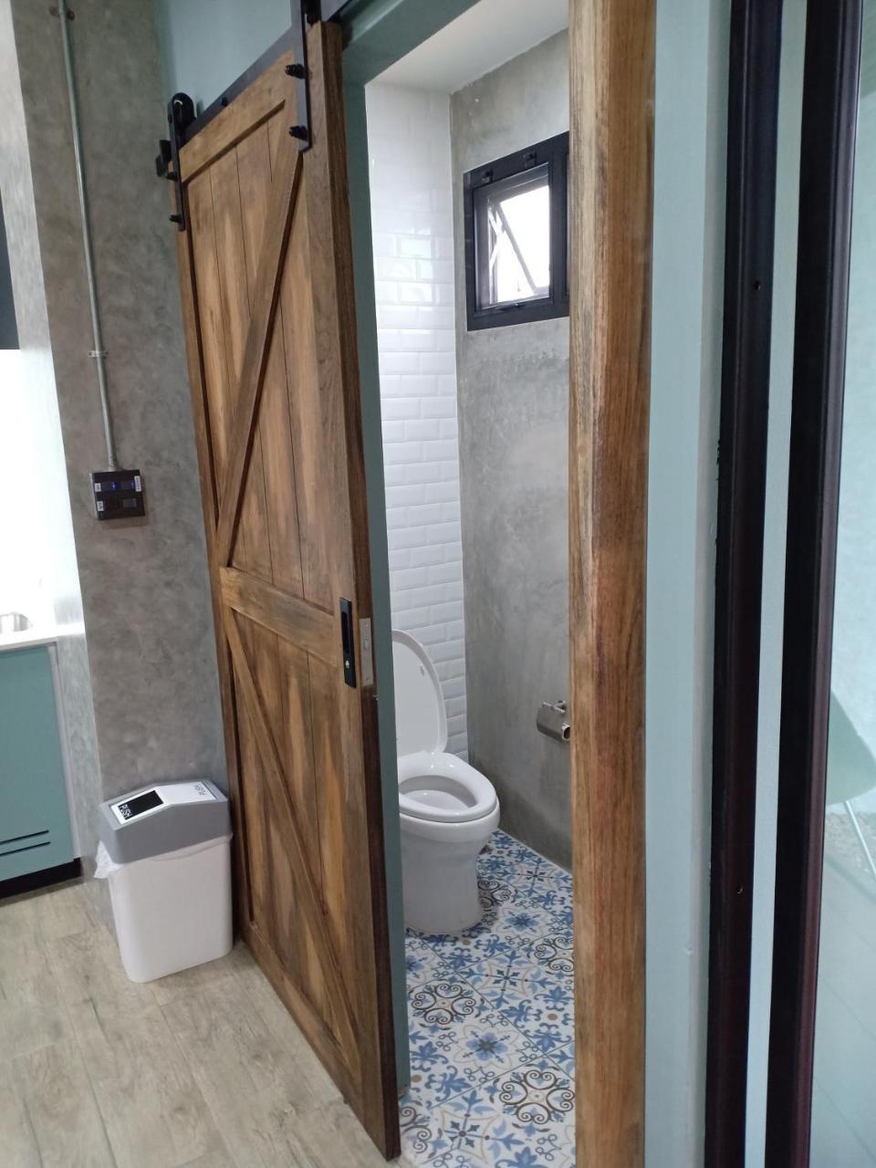 Luck Esan Loft Hotell Ubon Ratchathani Exteriör bild