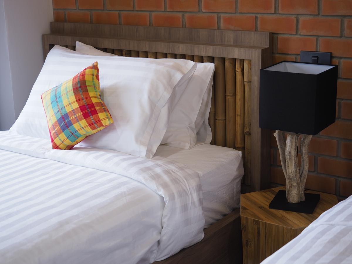 Luck Esan Loft Hotell Ubon Ratchathani Exteriör bild