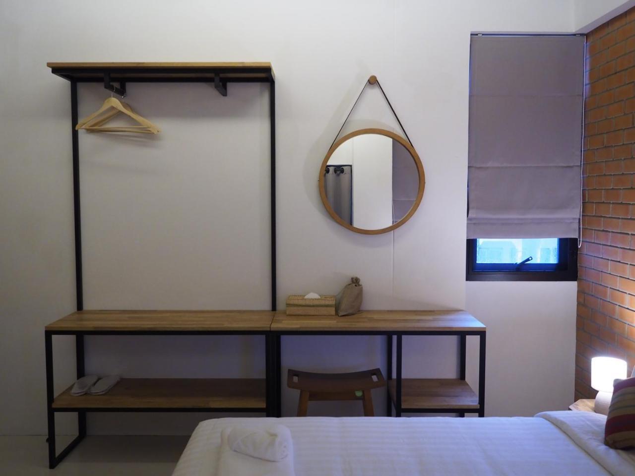 Luck Esan Loft Hotell Ubon Ratchathani Exteriör bild