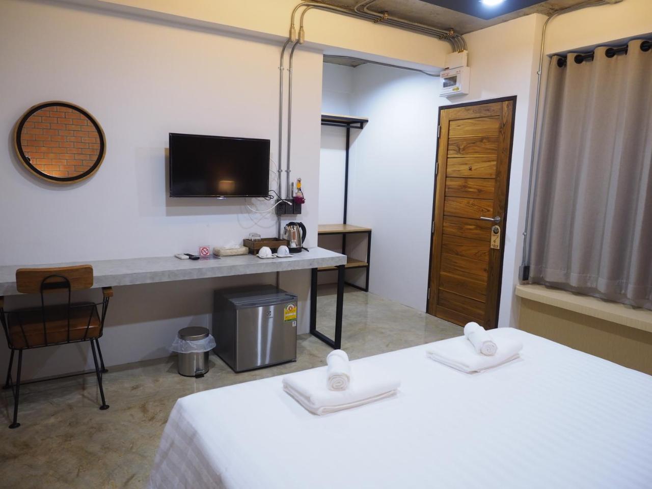 Luck Esan Loft Hotell Ubon Ratchathani Exteriör bild