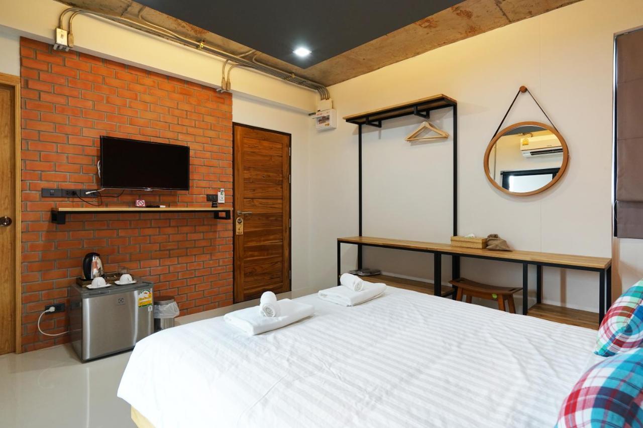 Luck Esan Loft Hotell Ubon Ratchathani Exteriör bild