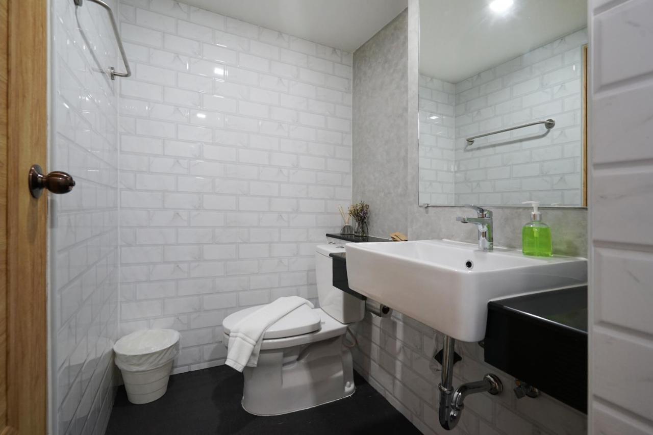 Luck Esan Loft Hotell Ubon Ratchathani Exteriör bild