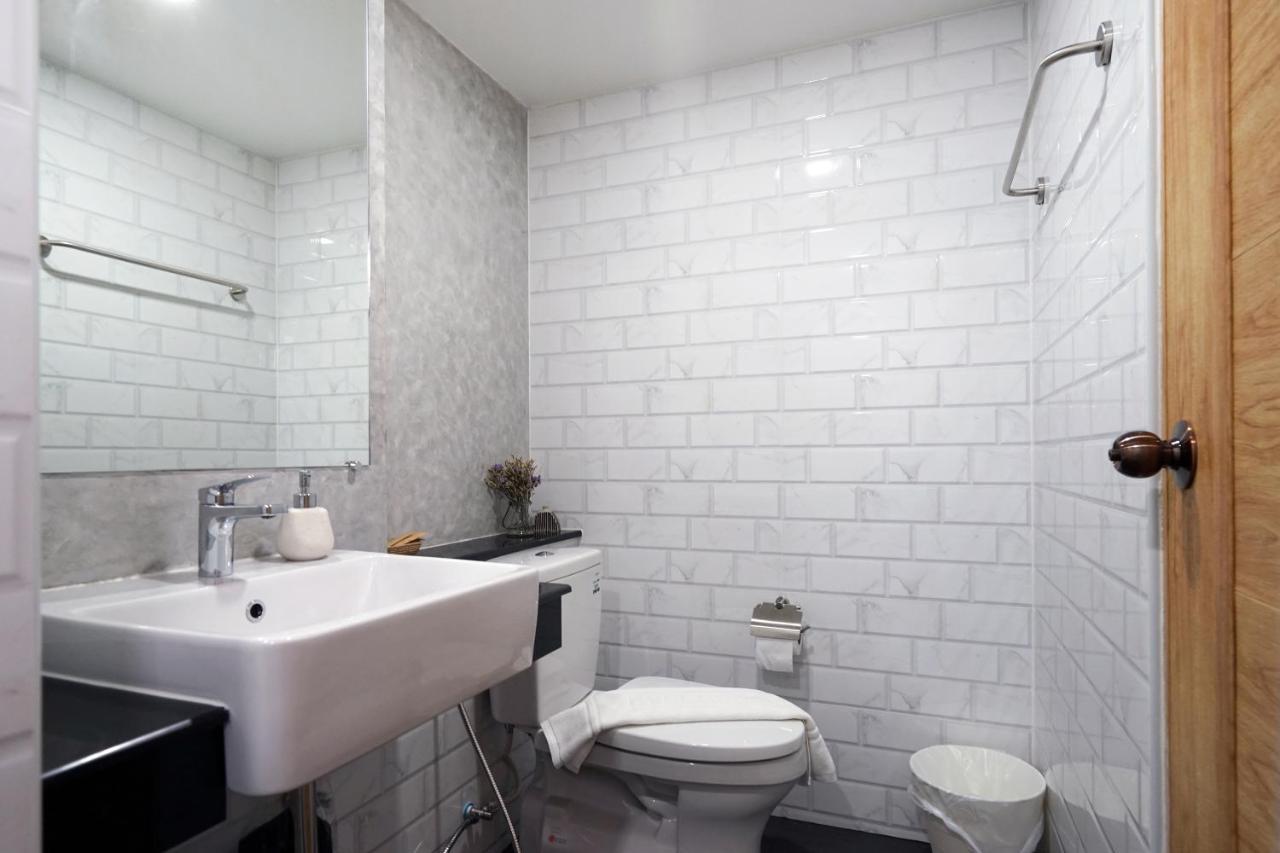 Luck Esan Loft Hotell Ubon Ratchathani Exteriör bild
