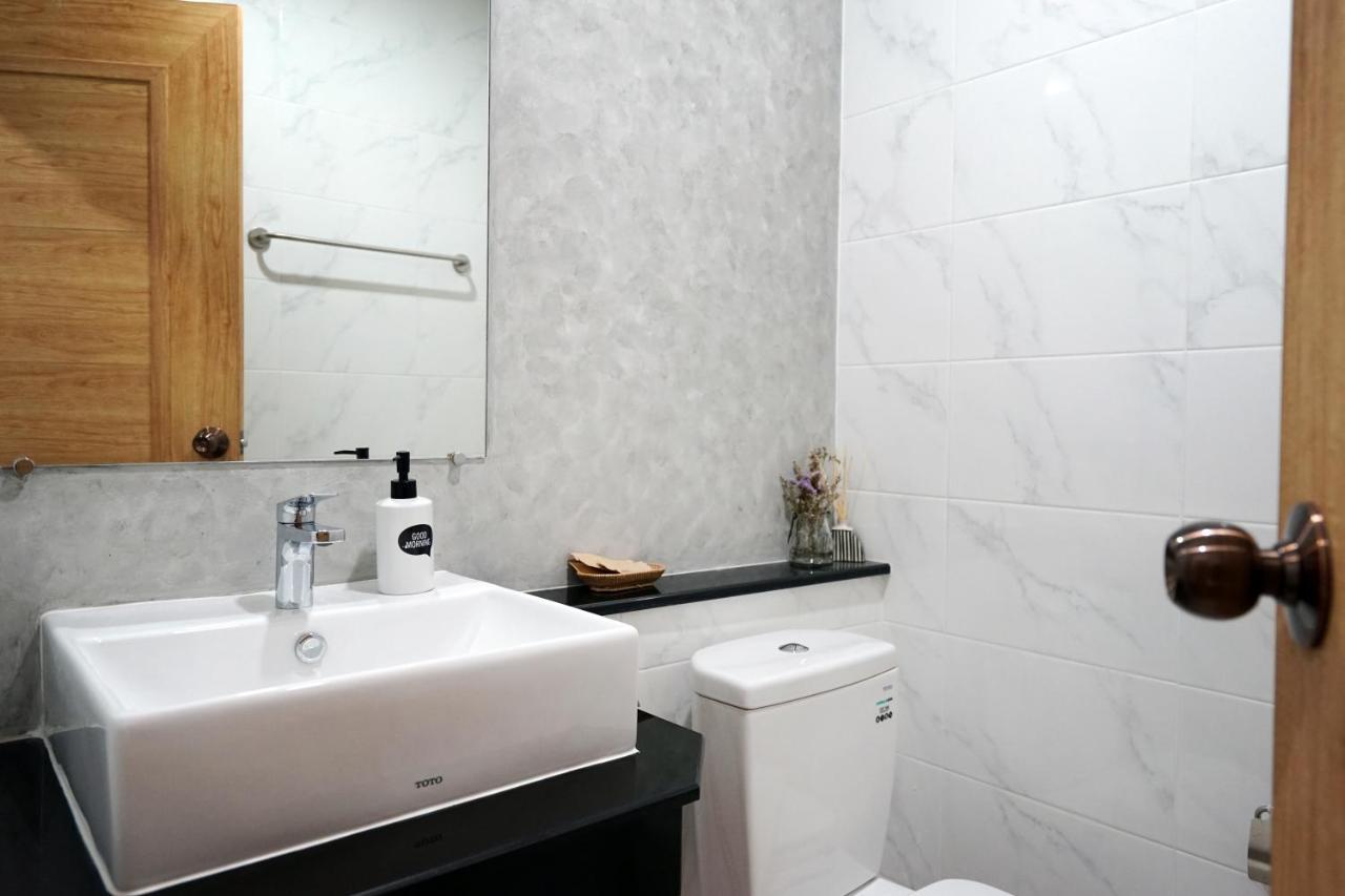 Luck Esan Loft Hotell Ubon Ratchathani Exteriör bild