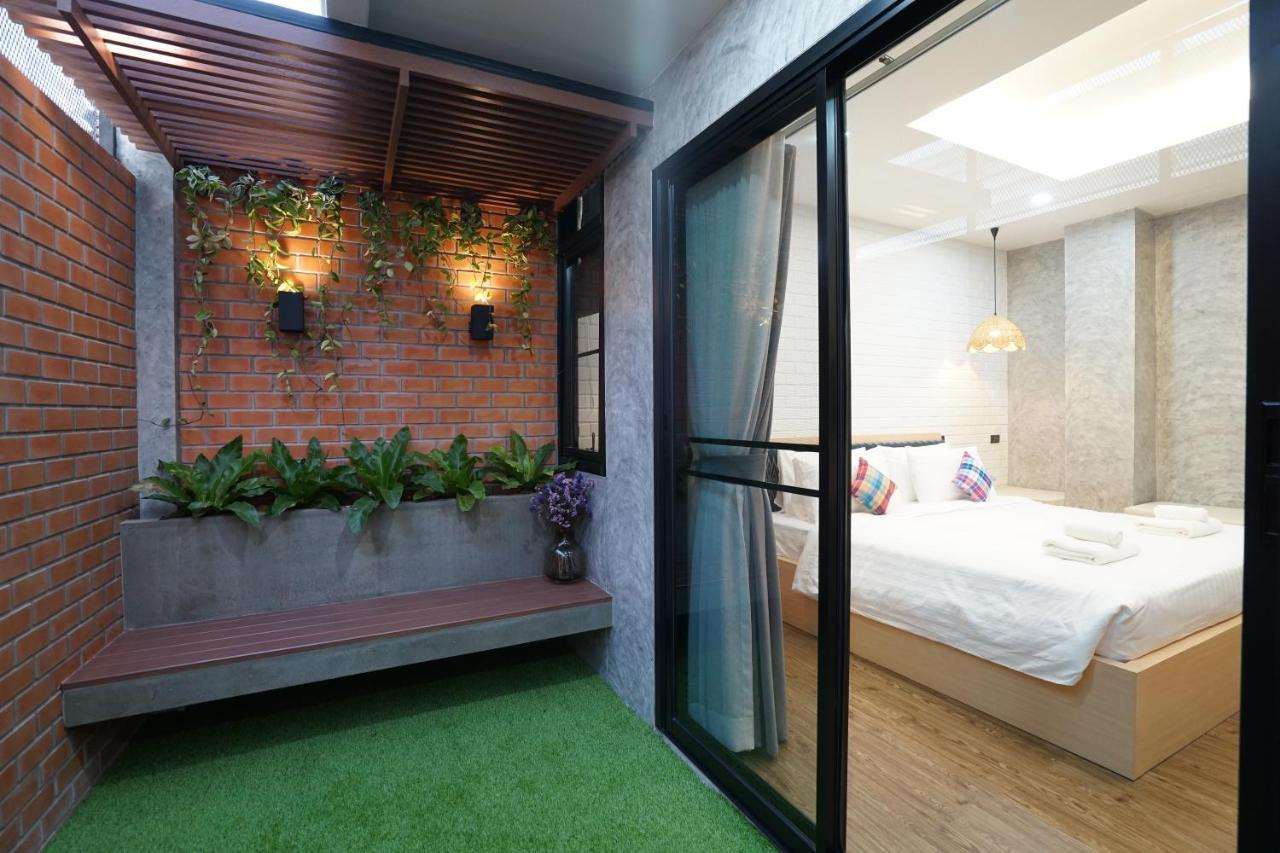 Luck Esan Loft Hotell Ubon Ratchathani Exteriör bild