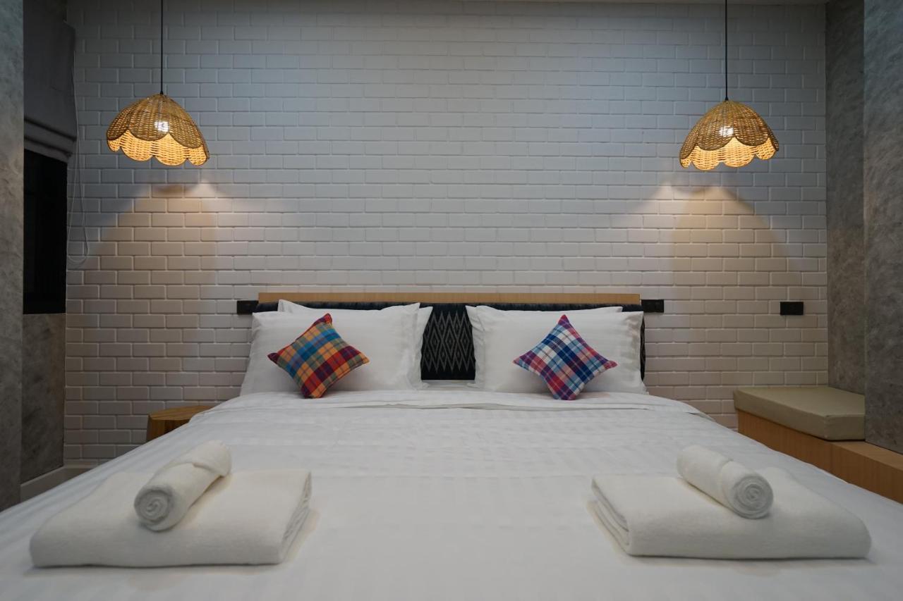 Luck Esan Loft Hotell Ubon Ratchathani Exteriör bild