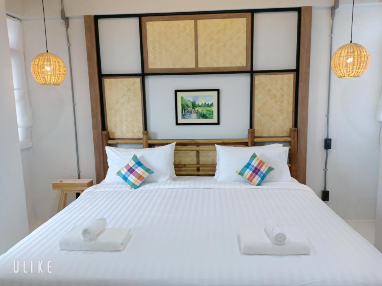 Luck Esan Loft Hotell Ubon Ratchathani Exteriör bild